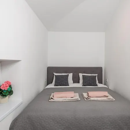 Rose Of - Seaview Apartmán *