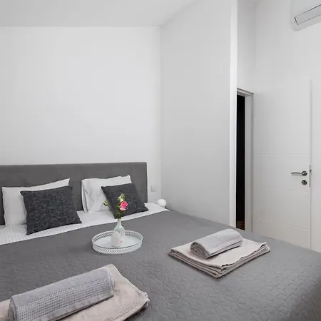 Rose Of - Seaview Abbázia